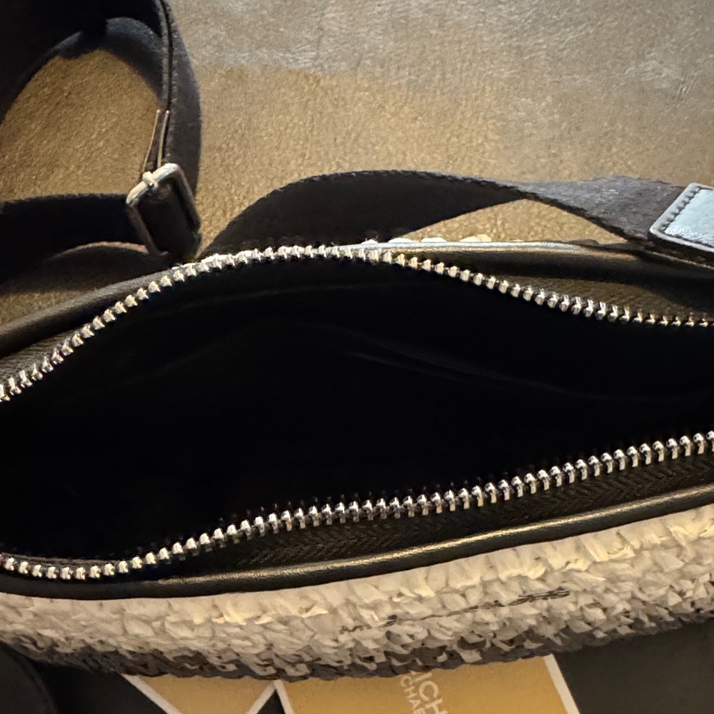 NWOT Michael Kors Black/White/Gray Textured Crossbody Bag With AirPod/Coin Pouch - Picture 4 of 10